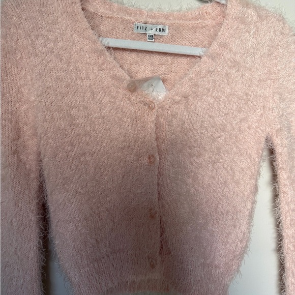 FITZ & EDDI Cropped Light Pink V-Neck Button Cardigan Sweater - Picture 3 of 7